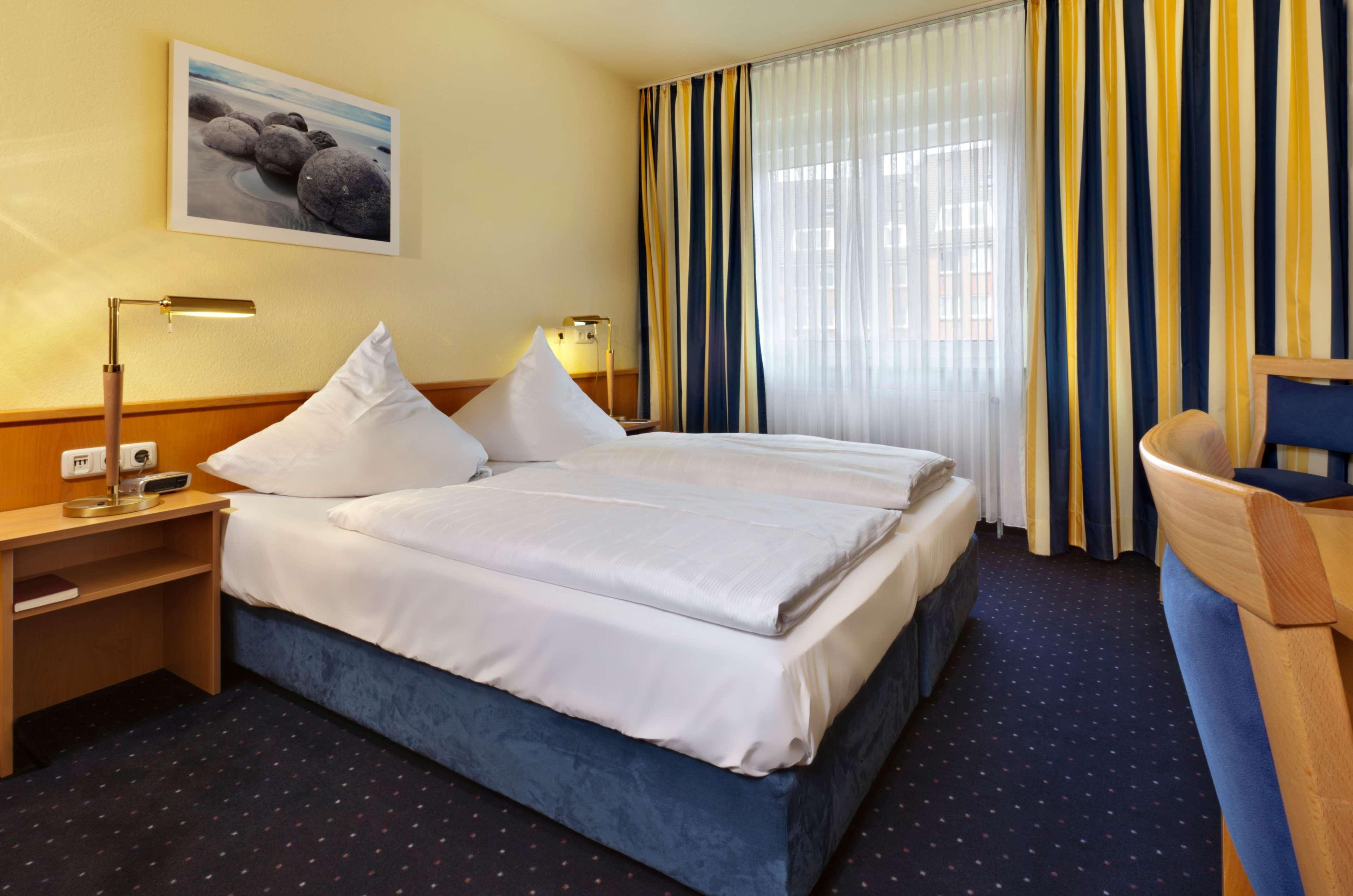 Tryp By Wyndham Luebeck Aquamarin Hotel Exterior photo