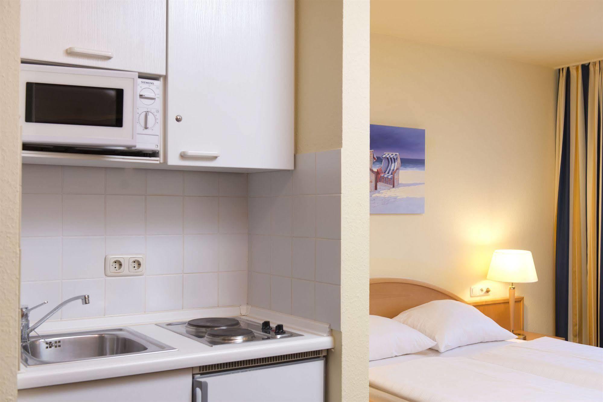 Tryp By Wyndham Luebeck Aquamarin Hotel Exterior photo